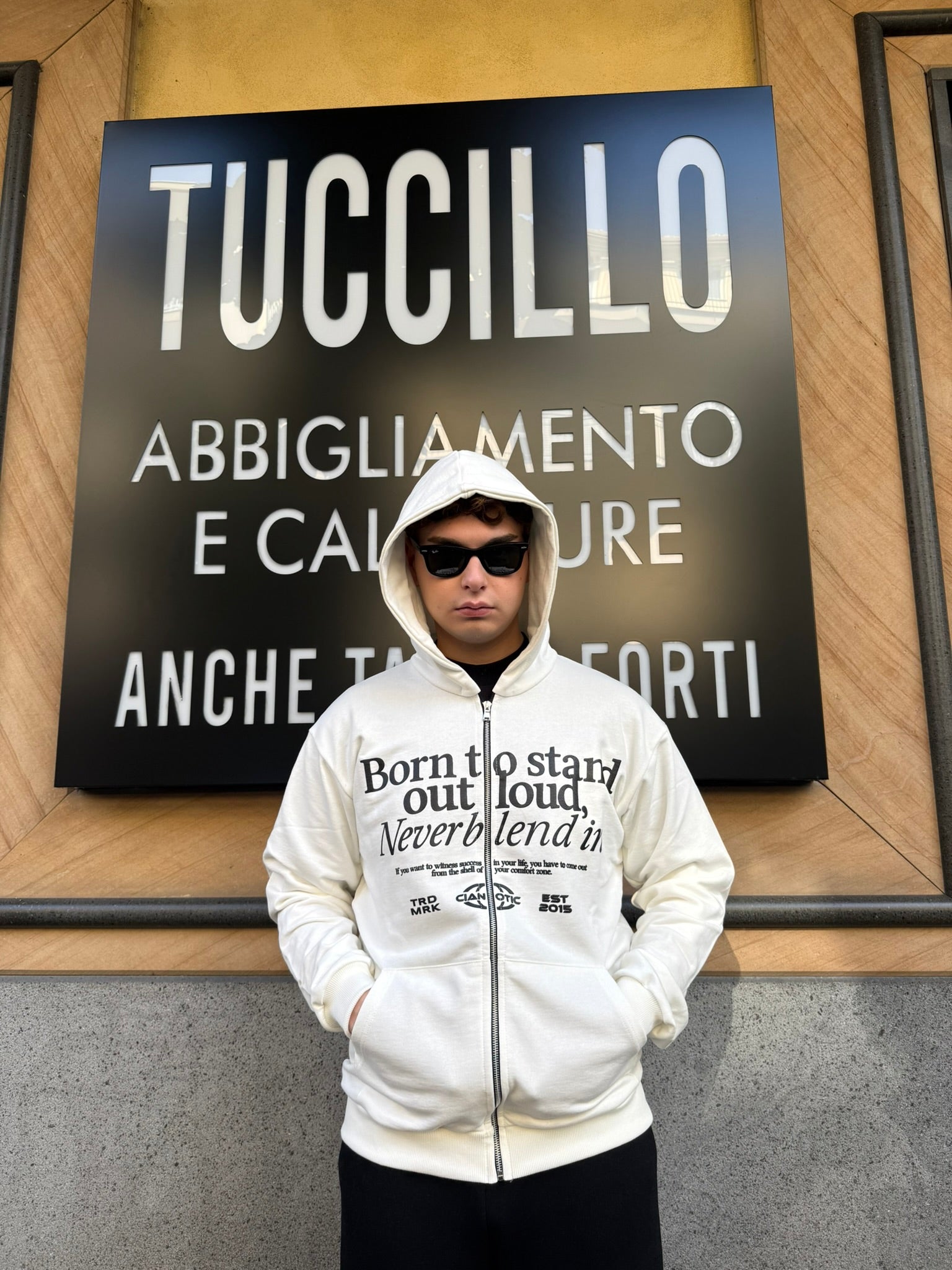 Felpa Zip e Cappuccio