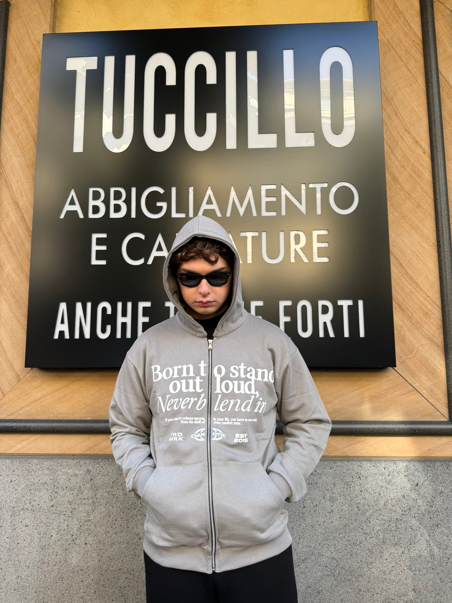 Felpa Zip e Cappuccio